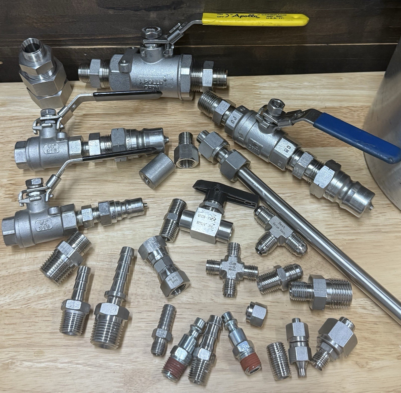 Swagelok Apollo Parker Lot of 40 Hydraulic Ball Valve Mixed Sizes Style Fittings