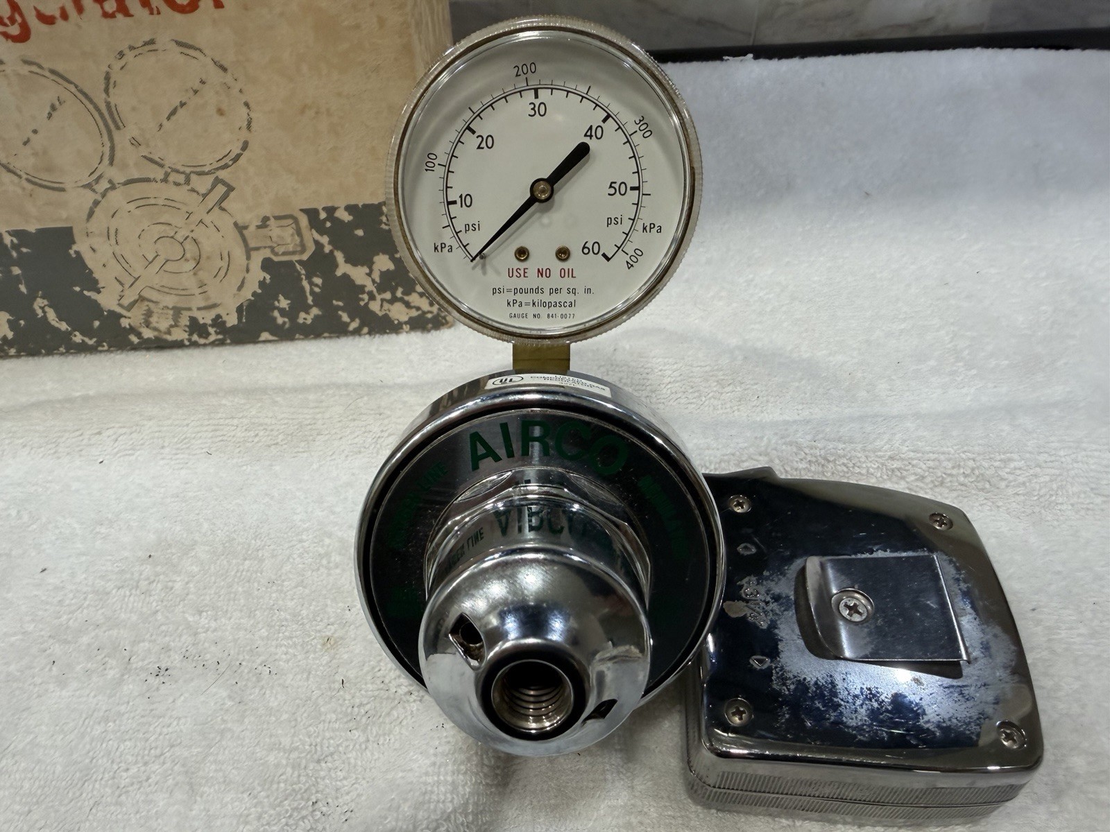 CONCOA Airco 9900 series Oxygen regulator 806 9931 Vintage NOS CGA 024