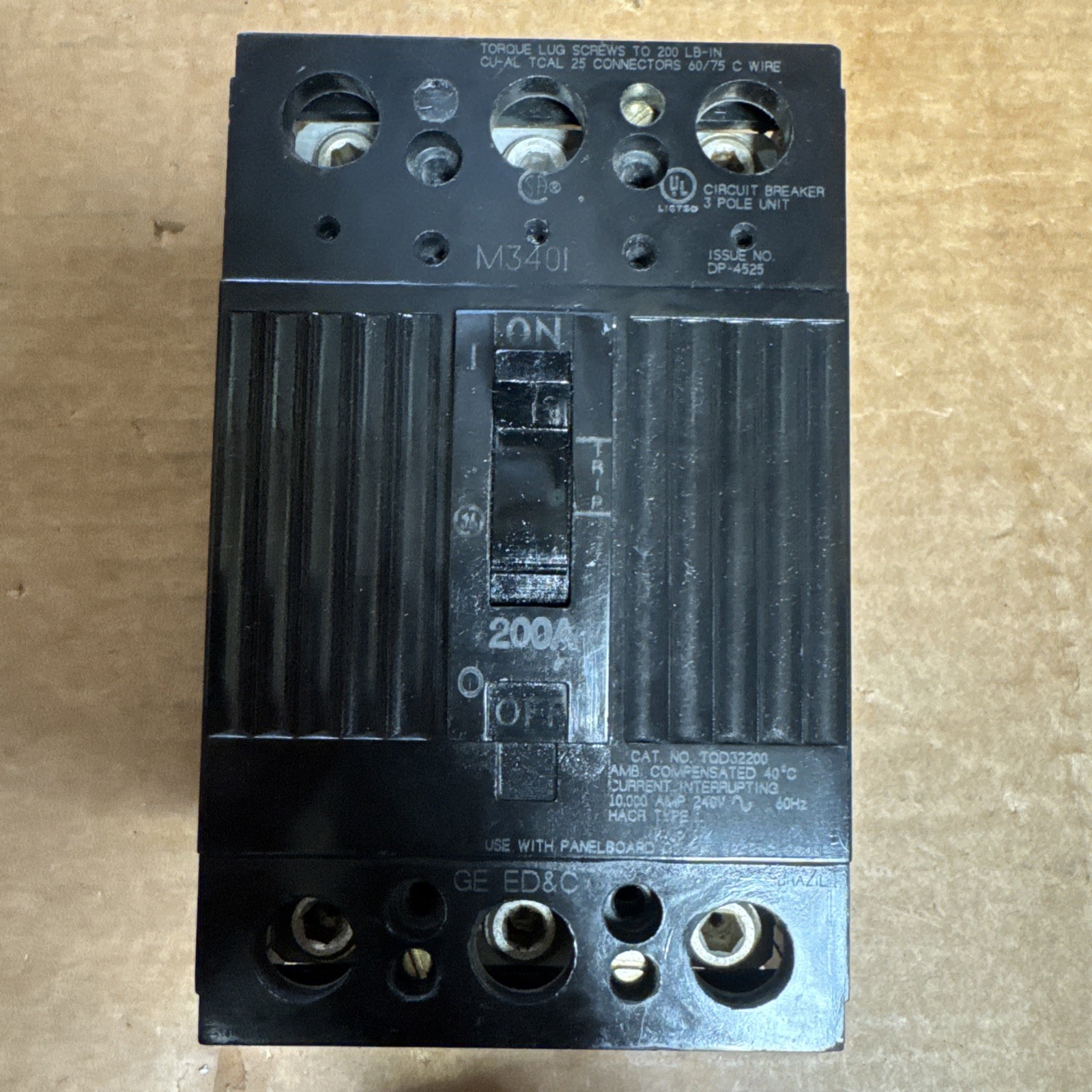 GE General Electric TQD32200 200 Amp Circuit Breaker great condition GE General Electric TQD32200 200 Amp Circuit Breaker great condition