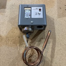 Johnson Controls A70HA-2C A70 Series 4-Wire 2-Circuit Temperature Control picture