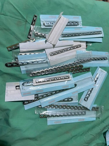  Orthopaedic 3.5mm lcp reconstruction & 1/3rd tublar lot of 30pcs