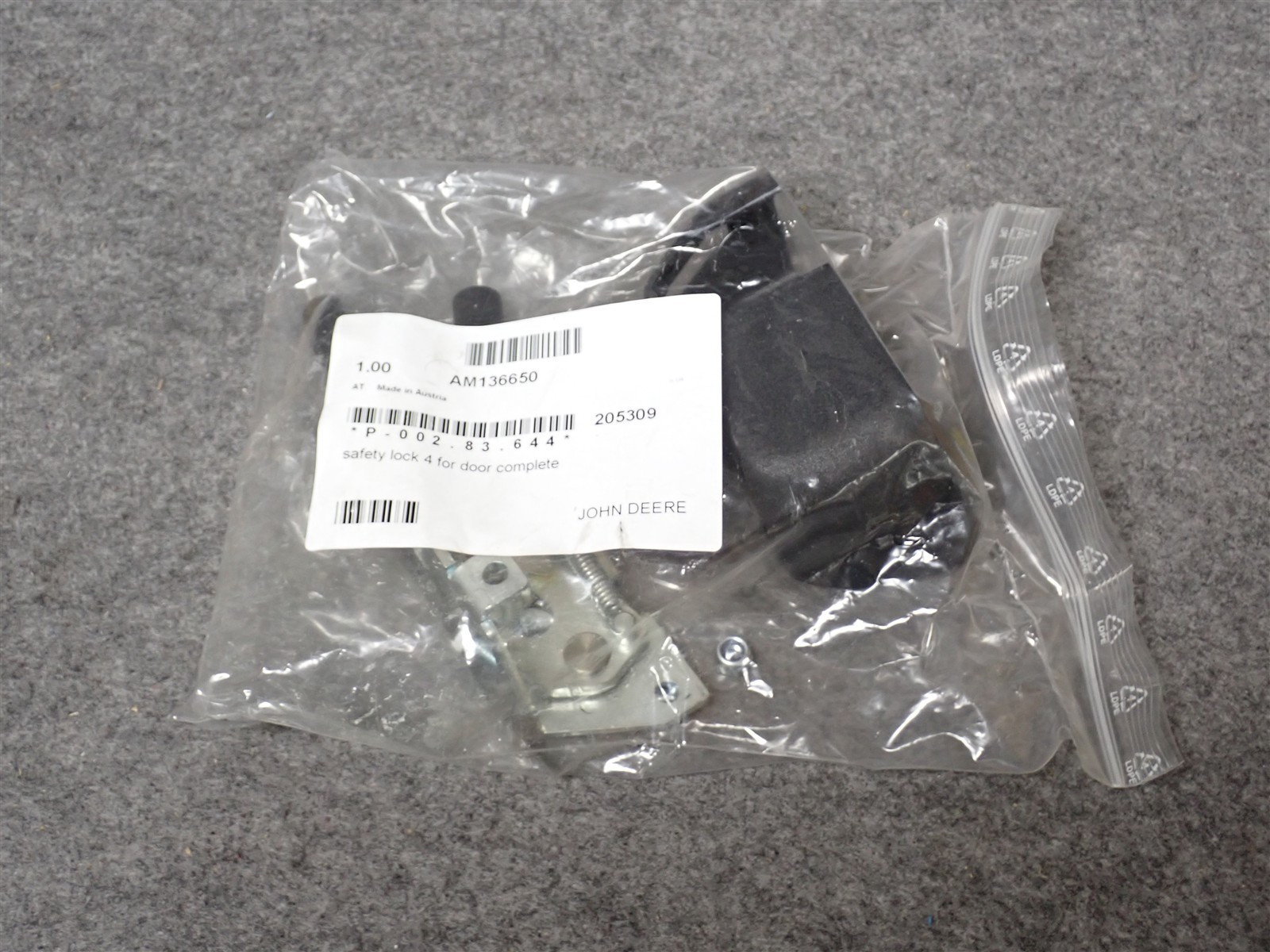 NEW John Deere AM136650 Left Side Door Lock Latch (G176) NEW John Deere AM136650 Left Side Door Lock Latch (G176)