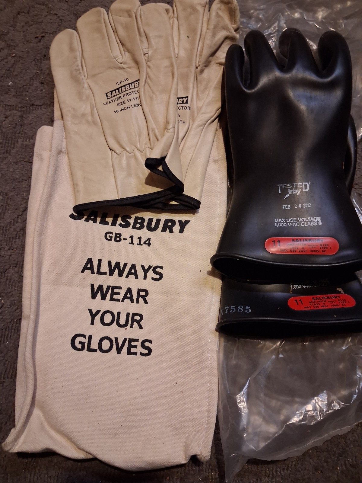 Salisbury D120 Class 0 Rubber Insulating Gloves Size 11 w/ ILP-10 Protectors Salisbury D120 Class 0 Rubber Insulating Gloves Size 11 w/ ILP-10 Protectors