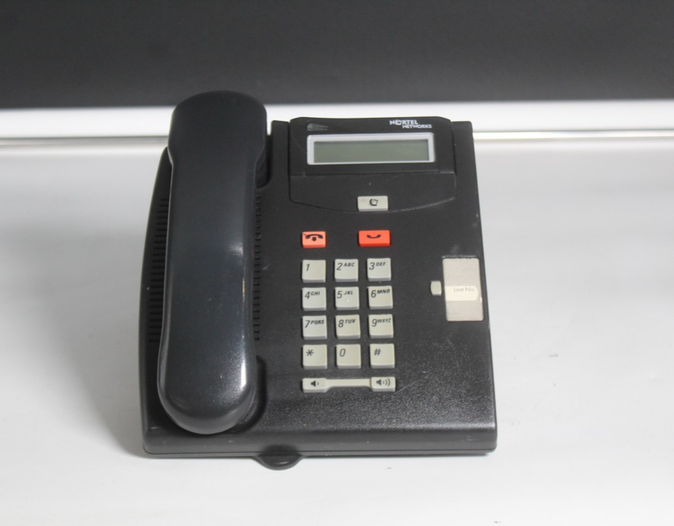 Lot of 10 Nortel Network Norstar T7100 Display Office Phones w/ Handsets