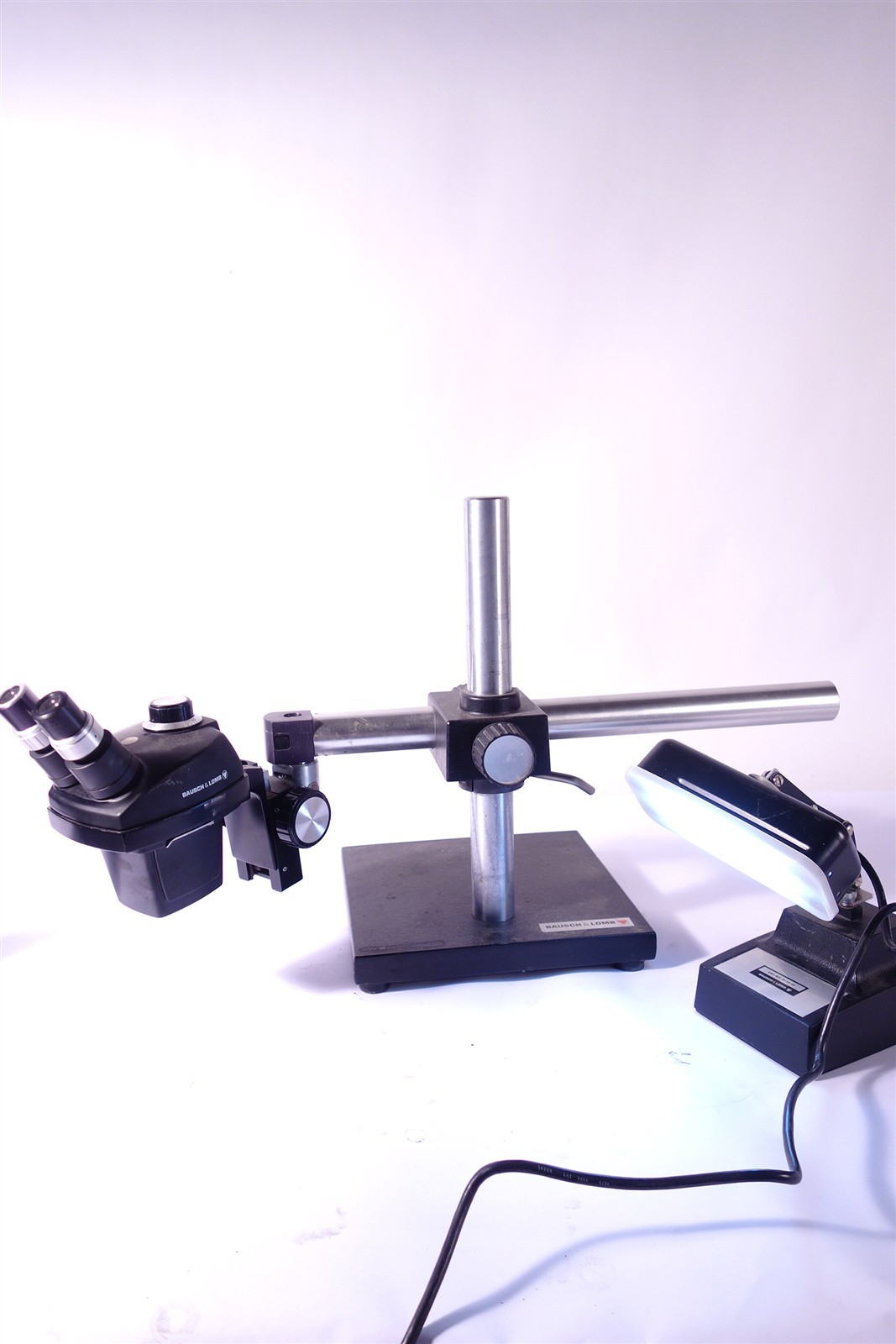 Bausch StereoZoom Stereo Microscope + Stand +Cold Light Source - Excellent Bausch StereoZoom Stereo Microscope + Stand +Cold Light Source - Excellent