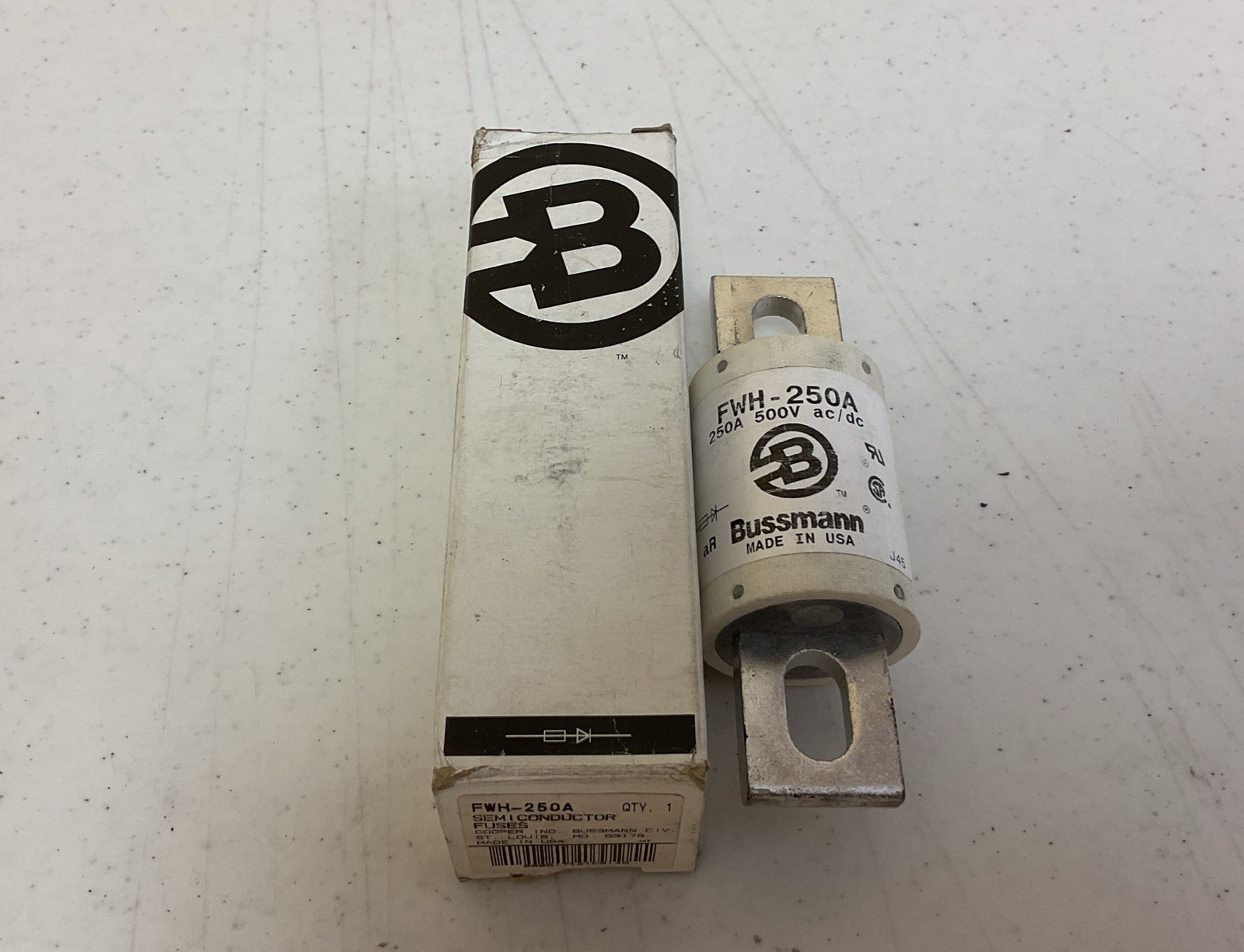 NEW COOPER BUSSMANN FWH-250A SEMI CONDUCTOR FUSE, 