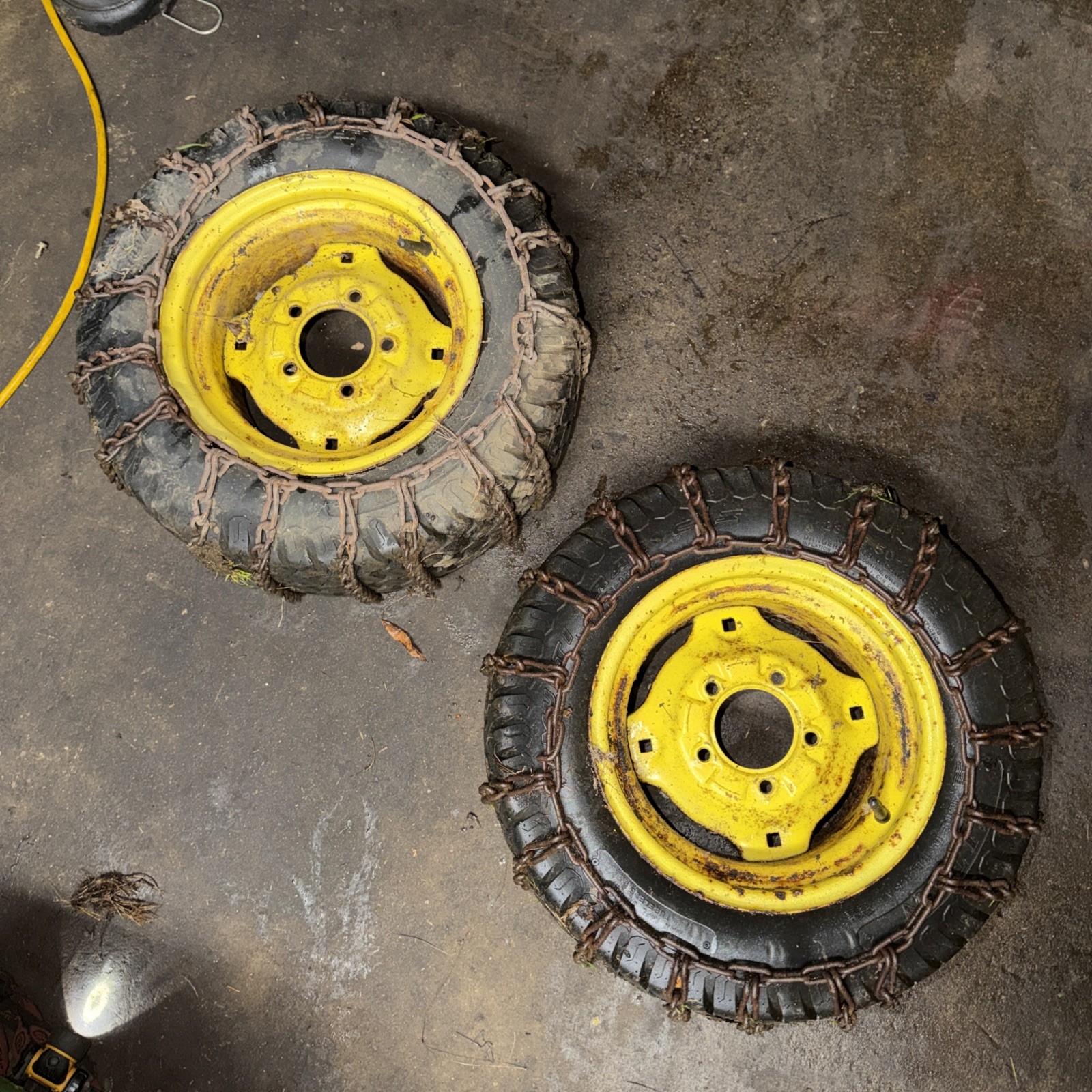 VINTAGE 1970s JOHN DEERE 110 HH100 OEM REAR TIRES & RIMS W/ CHAINS 23x8.5-12NHS