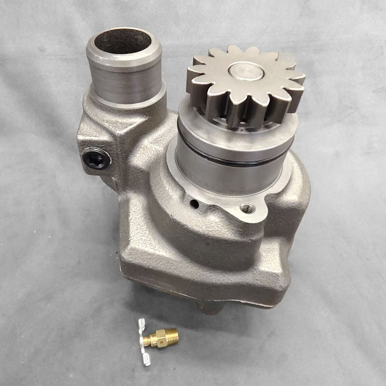 RE68230 Water Pump for John Deere 7600 7700 7800 8100 8200 8300 8400 8560 8760