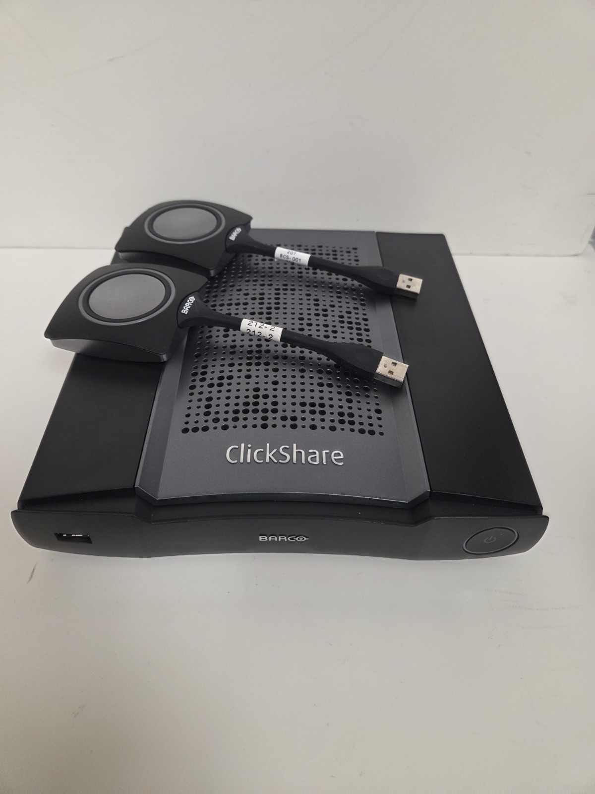 ClickShare CSE-200+ Video Conferencing Base Unit w/ 2 Clickshare buttons
