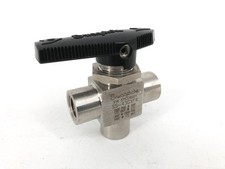 New Swagelok SS-43GXF4 Female Ball Valve Stainless Steel 2500psig - No Box picture