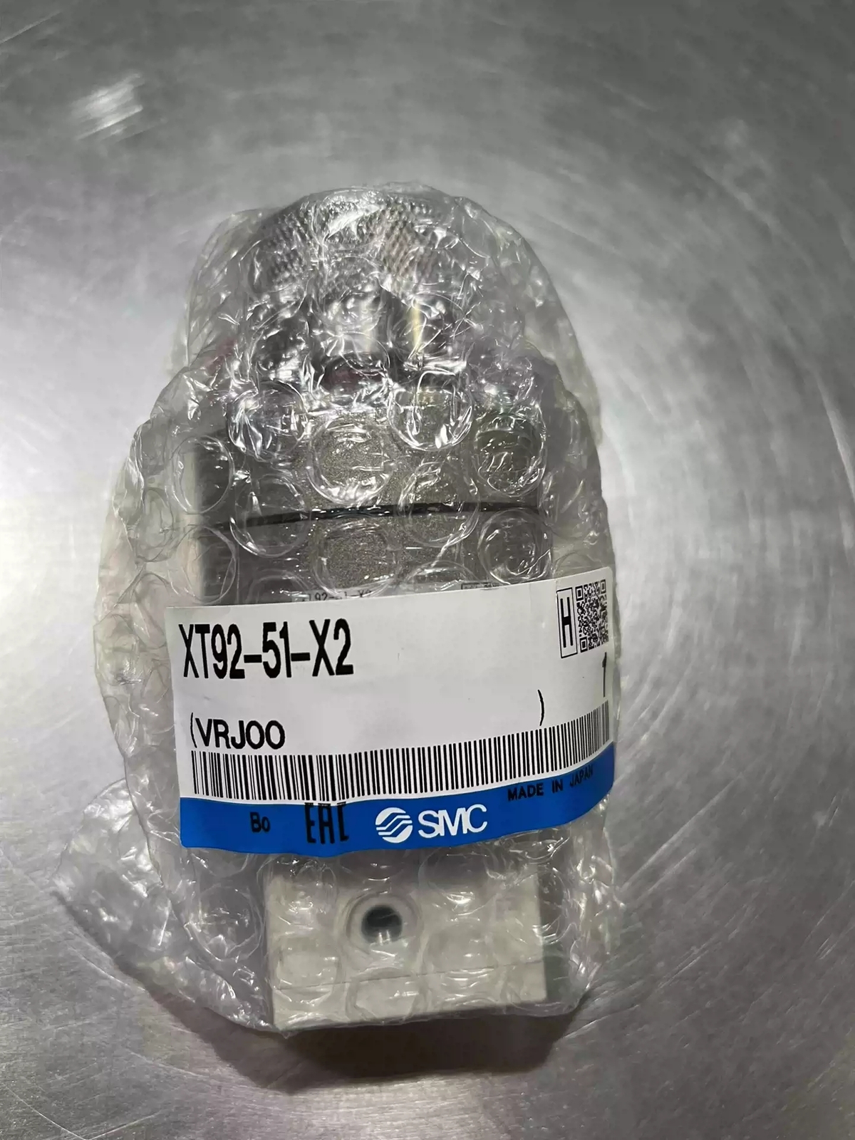 1PC SMC double pressure valve XT92-51-X2 NEW Free delivery 1PC SMC double pressure valve XT92-51-X2 NEW Free delivery