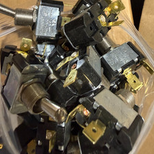 (Lots of 75) Carling SPDT Toggle Switch 10A 250VAC 15A 125VAC 3/4HP picture