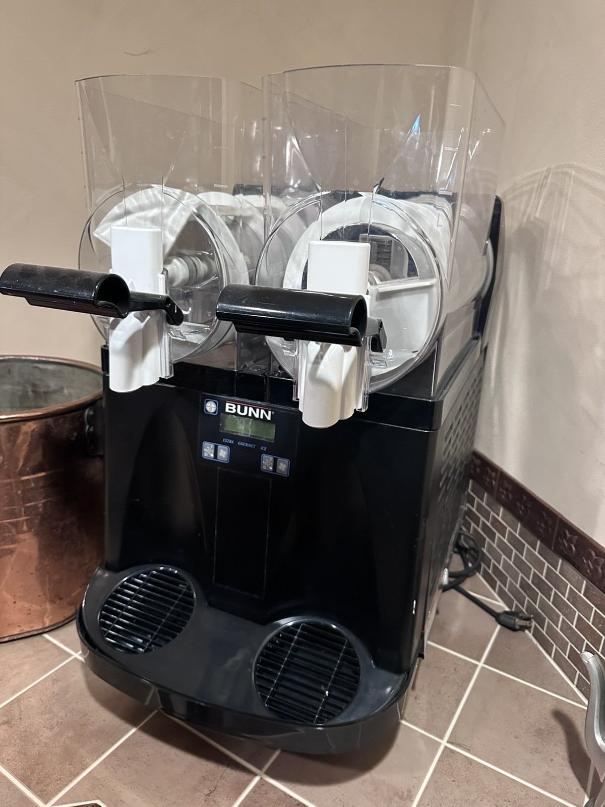 Bunn Ultra-2 Model 34000.0128 Slushy Frozen Drink Machine 