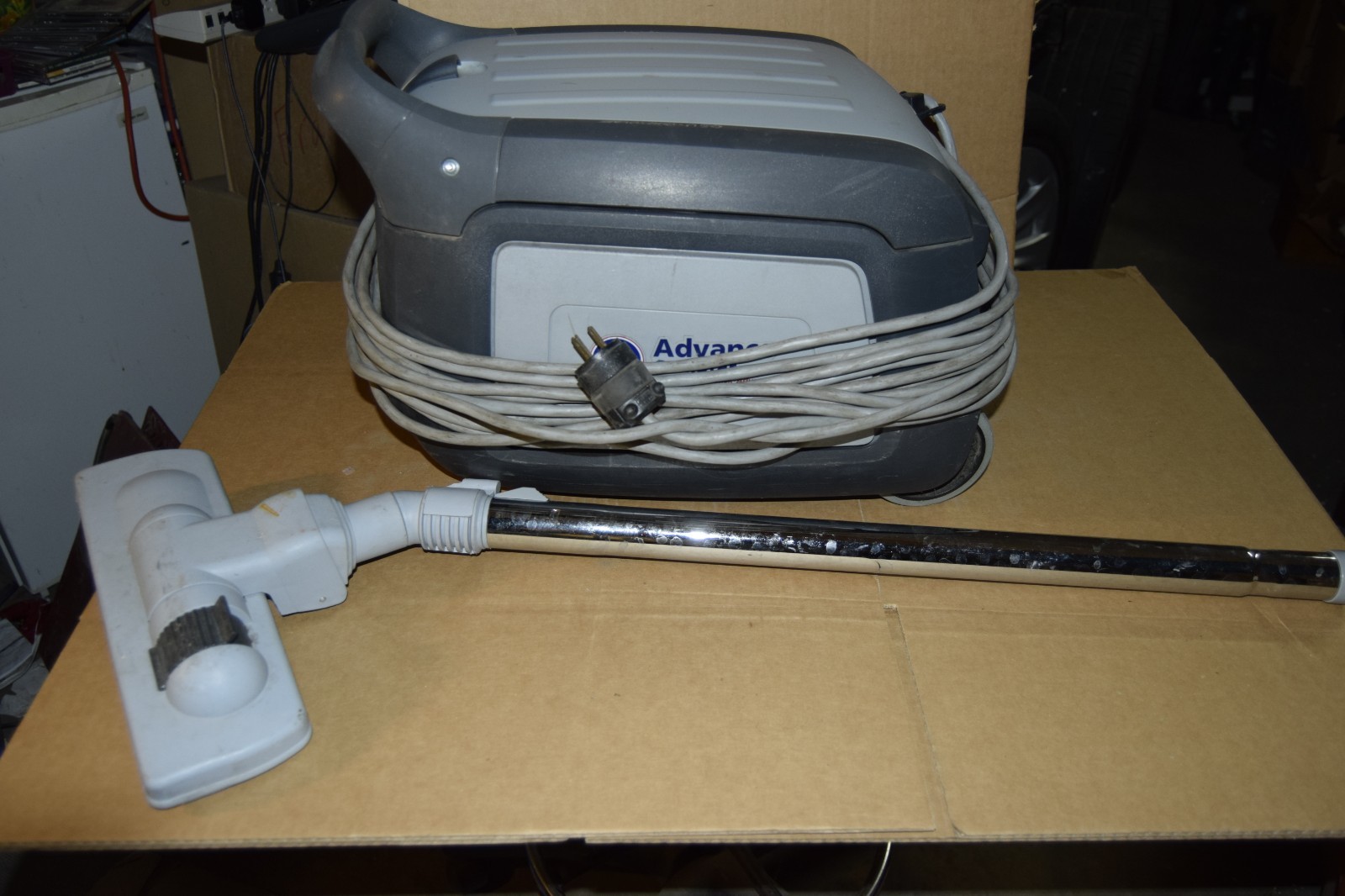 Nilfisk GD-2000 Professional Vacuum Cleaner w/ Head *No Hose* TESTED WORKS GREAT Nilfisk GD-2000 Professional Vacuum Cleaner w/ Head *No Hose* TESTED WORKS GREAT