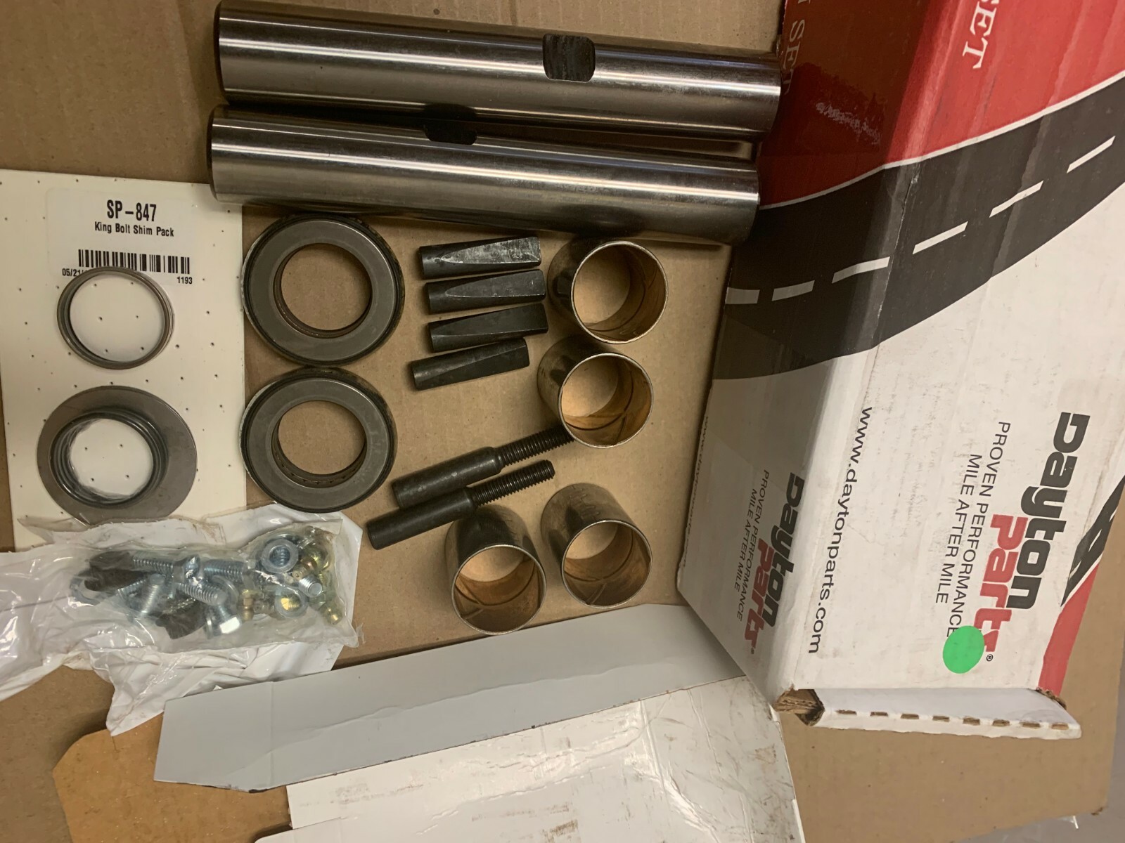 ONE GENUINE DAYTON PARTS KING PIN KIT 300-268