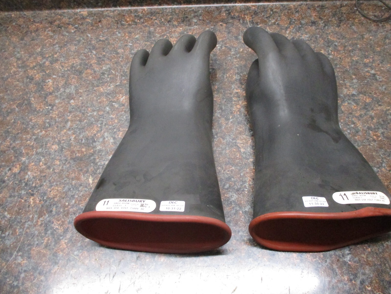 Salisbury D120 Size 11 Lineman Rubber Insulating Gloves Class 1 Type 1 7500V Salisbury D120 Size 11 Lineman Rubber Insulating Gloves Class 1 Type 1 7500V