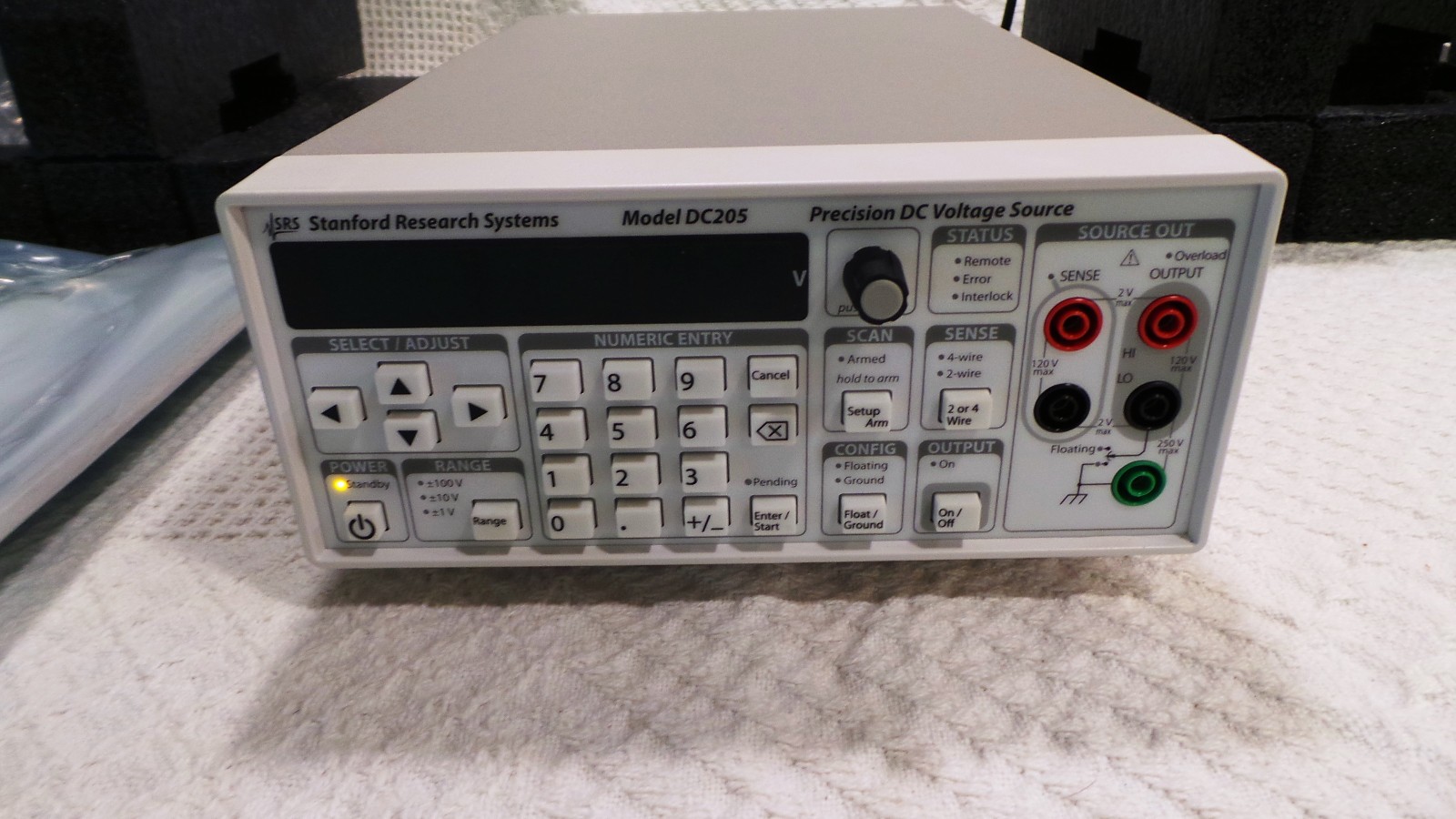 Stanford Research Systems DC205 Precision DC Voltage Source