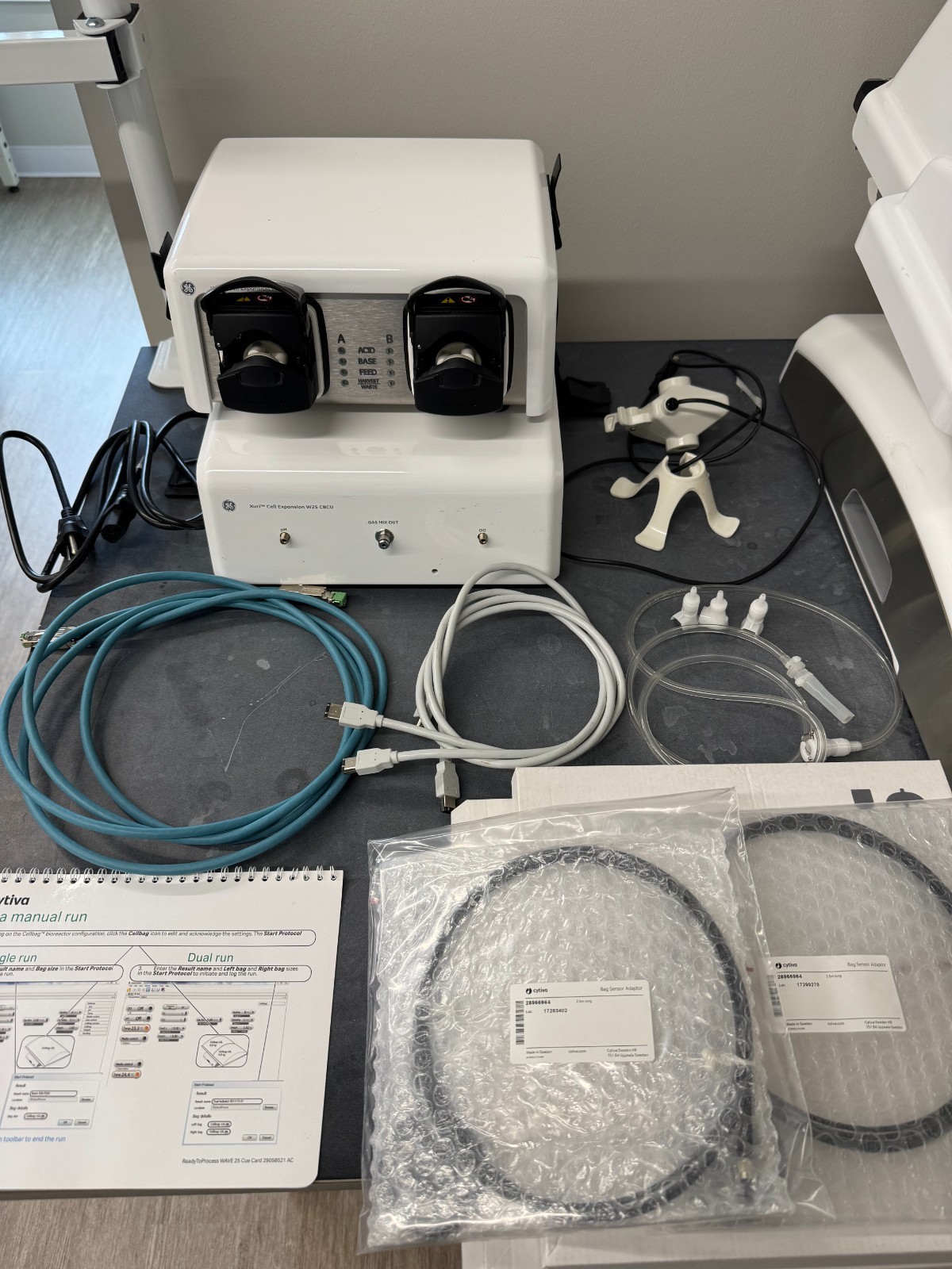 GE Cytiva Xuri Cell Expansion System W25 – Lid 10, Tray 10, Filter Heater & Pump GE Cytiva Xuri Cell Expansion System W25 – Lid 10, Tray 10, Filter Heater & Pump