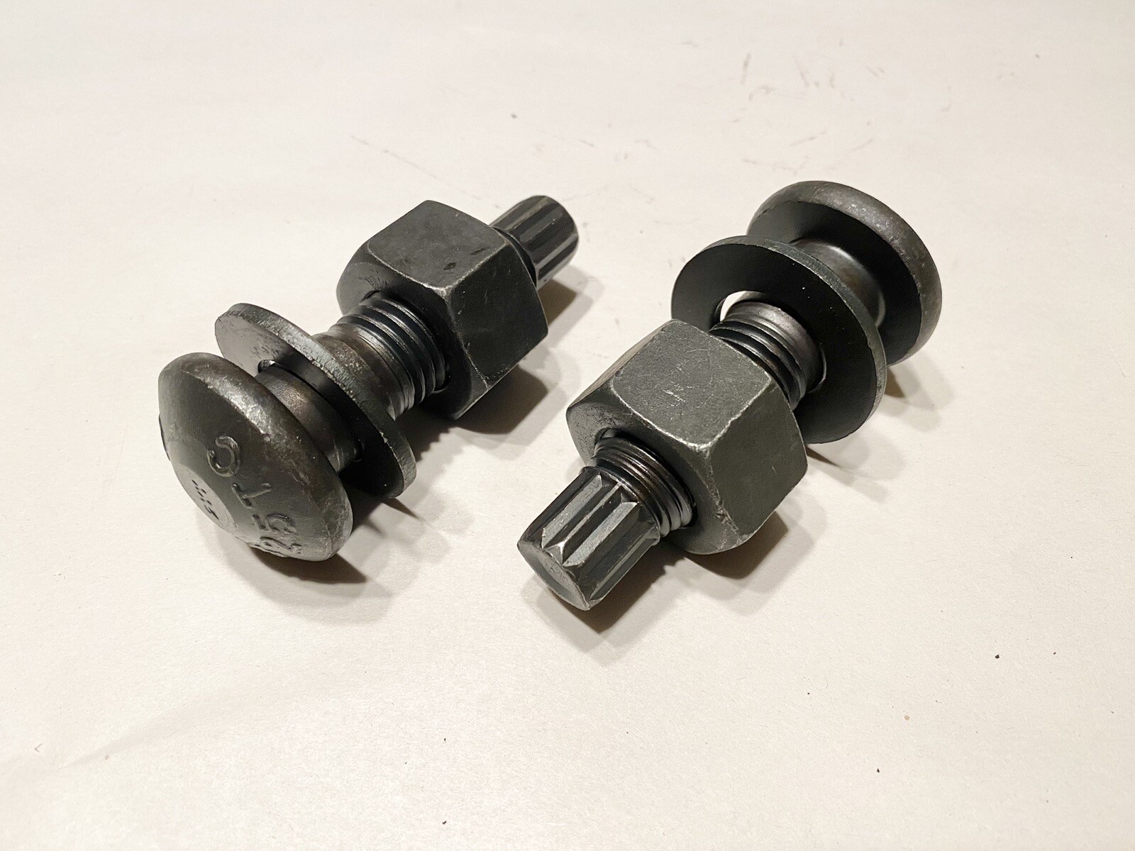 (2 pcs) 7/8-9 UNC X 2–1/2 (2 pcs) 7/8-9 UNC X 2–1/2