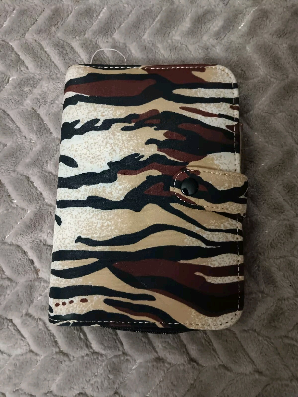 Yik Fung Vintage 2002 Leopard Print Ring Planner Organizer Credit Card Holder