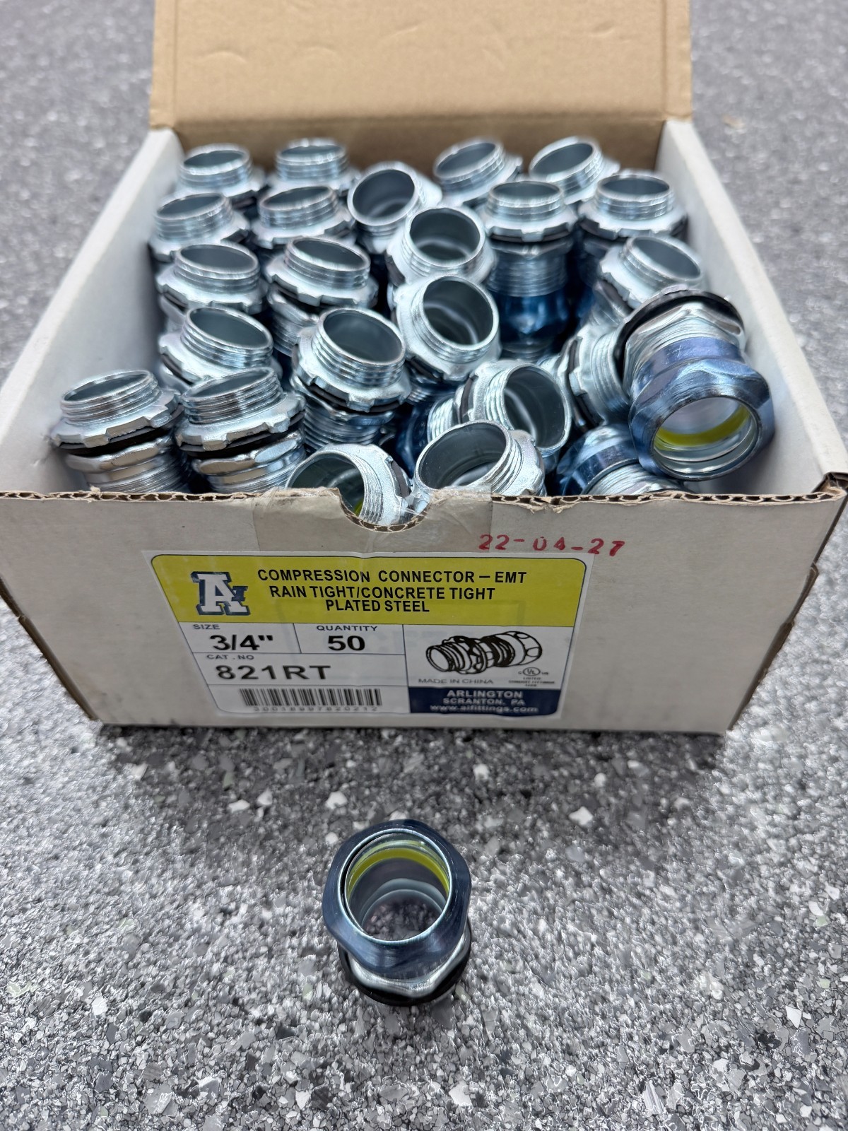 Arlington 821RT  Steel EMT Rain Tight compression connector 3/4