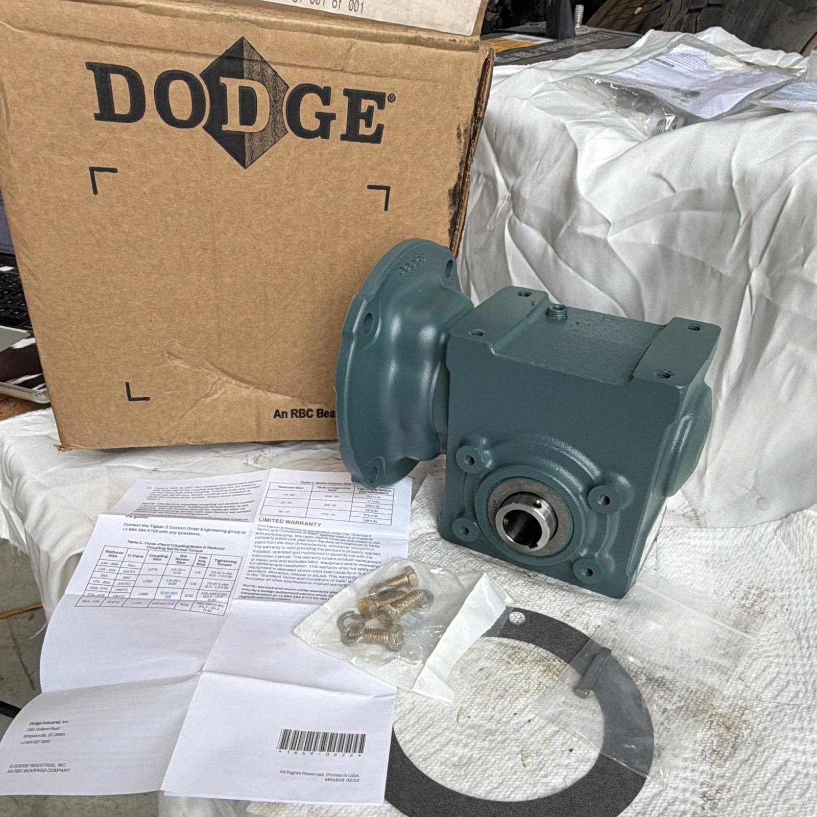 Dodge Tigear Speed Reducer 17Q40H56 Ratio 40:1 Hollow Bore 56C - New in Box NIB Dodge Tigear Speed Reducer 17Q40H56 Ratio 40:1 Hollow Bore 56C - New in Box NIB