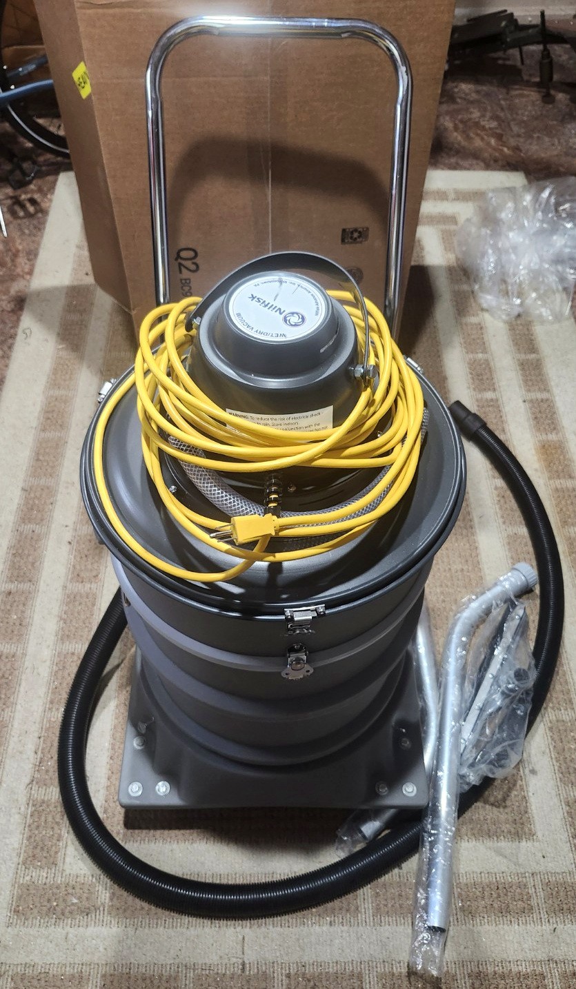 Nilfisk VT 60 HEPA Clean Roon Electric 120 VAC Vacuum 