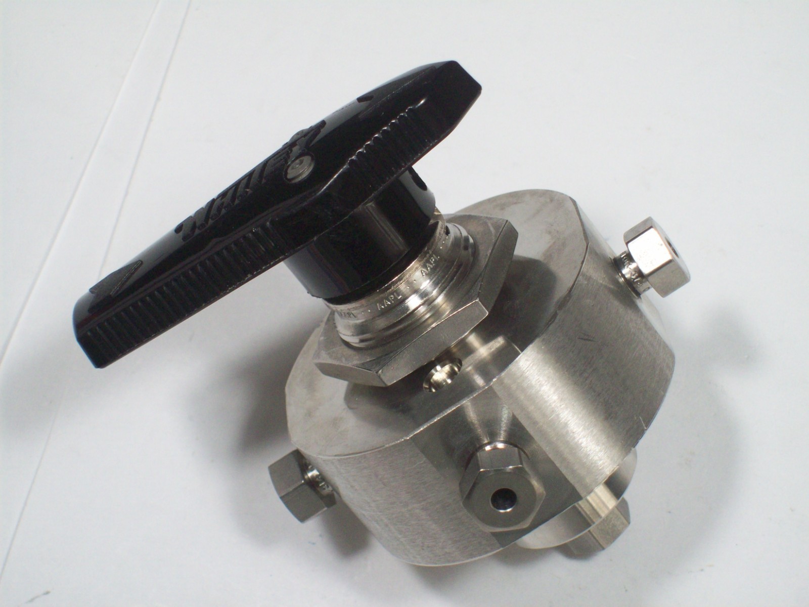 1 - Whitey Swagelok Stainless Steel 40 Series 5-Way Valve, 1/8\