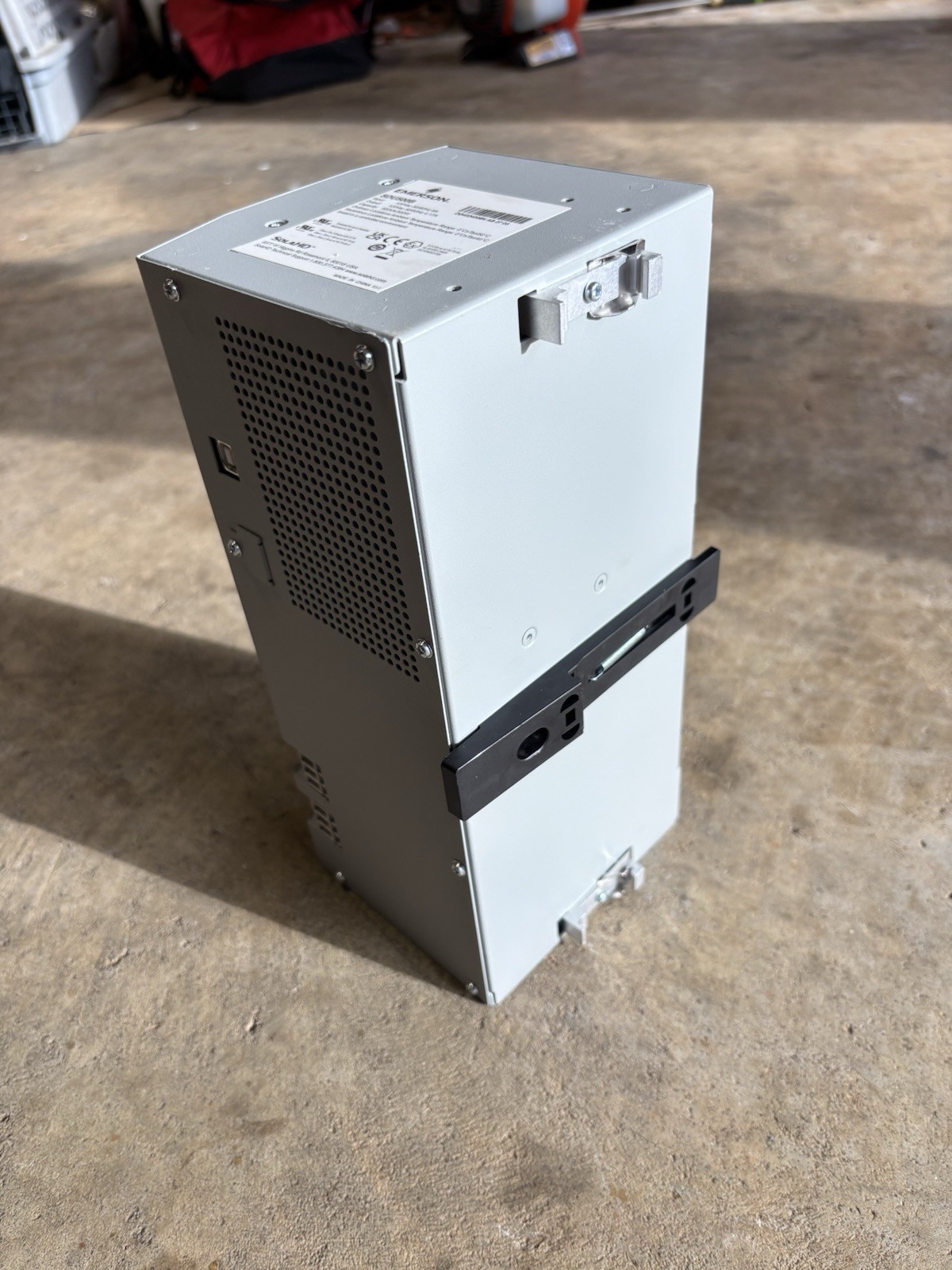 Emerson SDU500B Uninterruptible Power Supply 120V AC DIN Rail