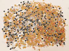 1.45 Lbs (~1,800+ Pcs) 1980s NOS Solid Tantalum Capacitor Lot Molded Box & Bead picture